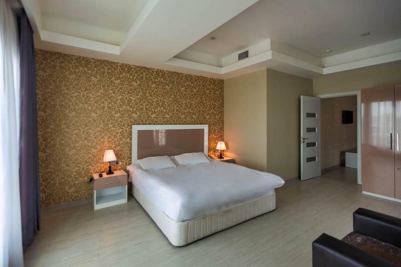Diplomat Suites Баку Екстериор снимка